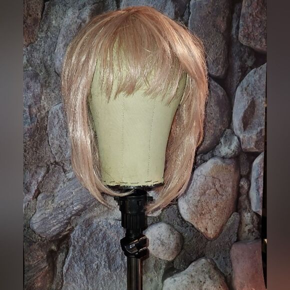 Stylish Blondish/Rose Gold Colored Wig for Women - Picture 1 of 4